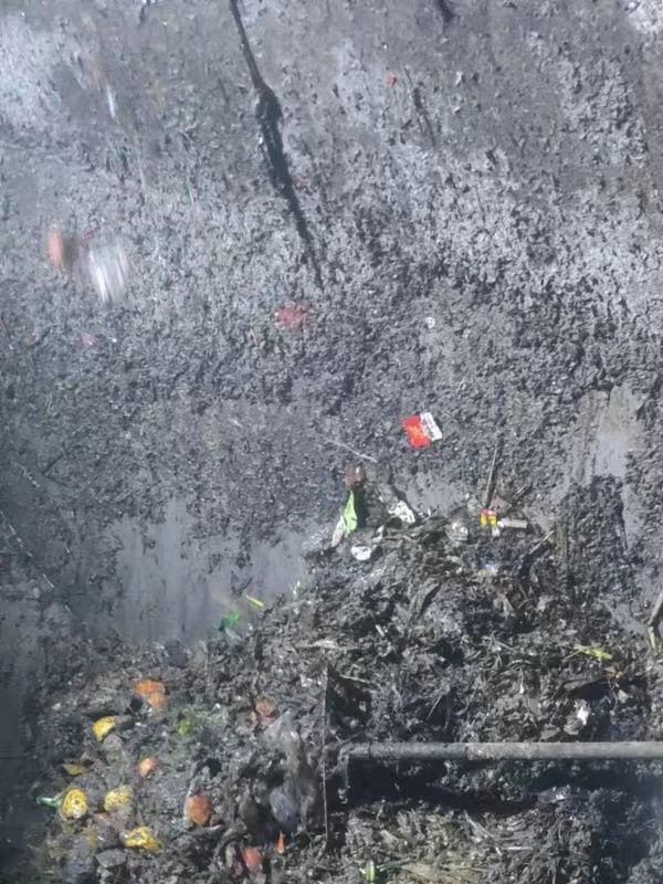 东英镇污水池清理